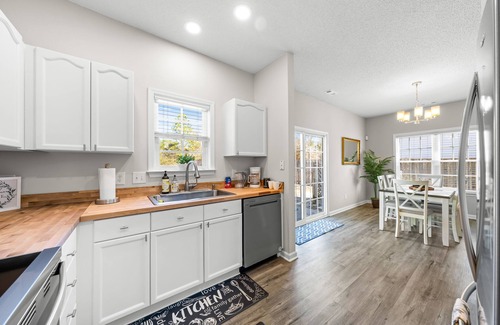 Myrtle Grove Casa | Charming 3BR/2BA Retreat Near Carolina Beach