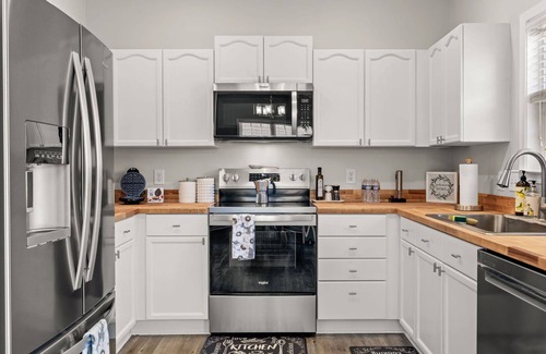 Myrtle Grove Casa | Charming 3BR/2BA Retreat Near Carolina Beach