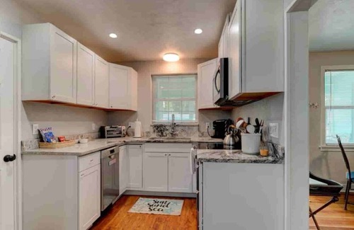 Holly Hill Casa | Charming 3BR BlueRiverBungalow, 6 min to Daytona Beach, 3 min drive to Pictona