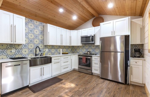 Gainesville Cabina | Charming 3BR Cabin w/ All the Comforts – WiFi & AC in Beautiful Gainesville