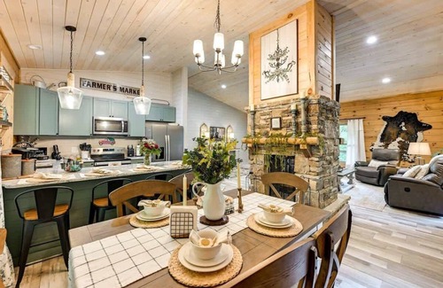 Cullowhee Casa | Charming 3BR Cabin w/ Hot Tub + Fire Pit Near WCU