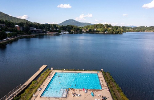 Lake Junaluska Cabaña | Charming 3BR Cottage with Full Kitchen, WIFI and Access to community amenities