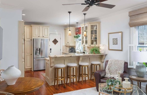 Geneva Casa | Charming 3BR Cottage + Garden, Walk to Downtown & Metra, Sleeps 6