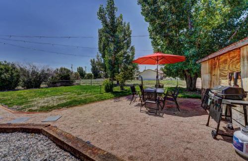 Fruita Casa | Charming 3BR Farmhouse Near Trails & Town