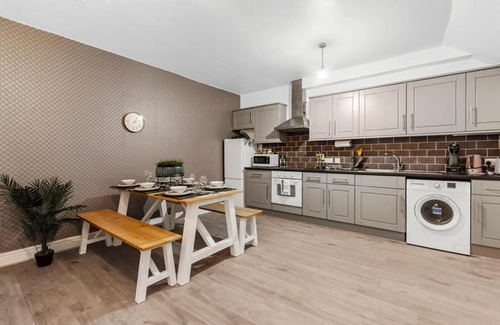 Canonbury Apartamento | Charming 3BR Flat with Ensuite Master and Balcony