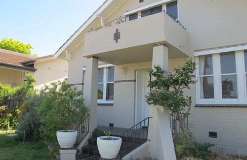 Moonee Ponds Casa | Charming 3BR Garden Home! Walk to Puckle Street