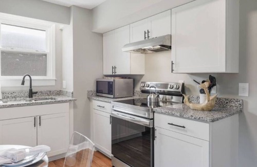 Hendersonville Casa | Charming 3BR Home w/ Wifi, Smart TV, Washer/Dryer and Parking near Nashville