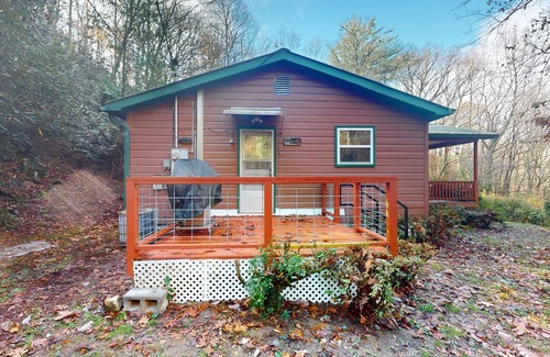 Scaly Mountain Casa | Charming 3BR home in Scaly Mountain with a full kitchen and high speed internet