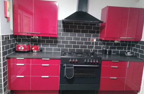 Dudley Casa | Charming 3BR House - WiFi, Parking, Pet Friendly