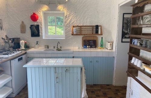 Locmaria Casa | Casa acogedora con jardín, cerca de la playa, admite mascotas, ideal para 6 pers.
