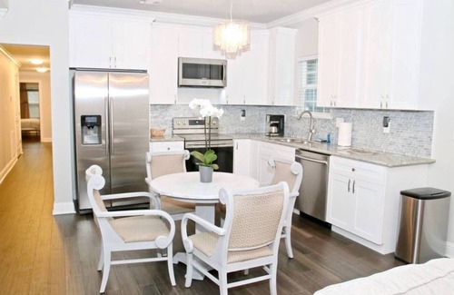 Tulane - Gravier Apartamento | This duplex is a 3 bedroom(s), 2 bathrooms, located in New Orleans, LA.
