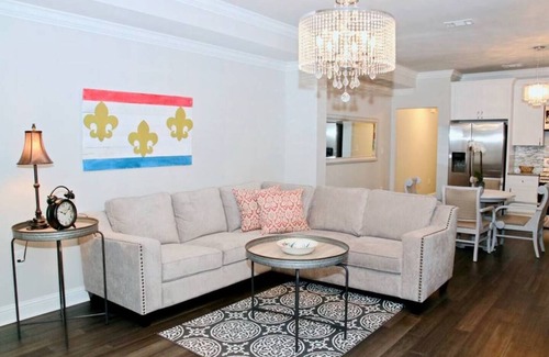 Tulane - Gravier Apartamento | This duplex is a 3 bedroom(s), 2 bathrooms, located in New Orleans, LA.