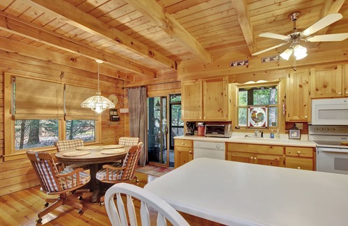 Pine Mountain Cabina | Cabaña aislada bellamente amueblada en Pine Mt / Warm Springs cerca de Callaway y FDR