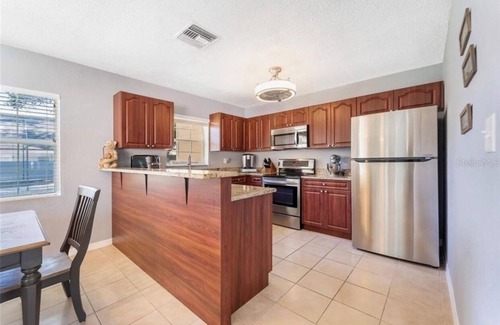 Oakford Park Casa | CHARMING 3BR POOL SPA home in Midtown Tampa!