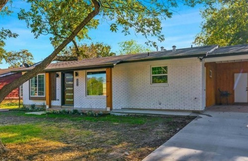 Georgian Acres Casa | Charming 3BR Ranch, Pet Friendly, 7mi to Downtown!
