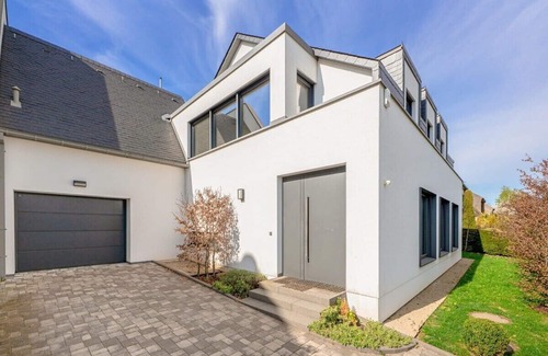 Dippach Casa | Palatial Home - Sauna & Private Yard ID94