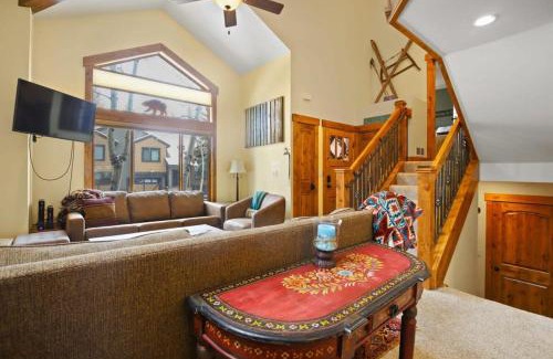 Breckenridge Casa | Charming 3BR with Hot Tub Walk to Town and Skiing