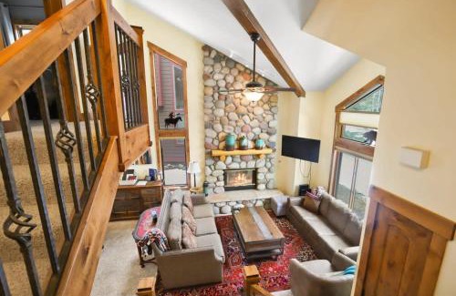 Breckenridge Casa | Charming 3BR with Hot Tub Walk to Town and Skiing