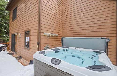 Breckenridge Casa | Charming 3BR with Hot Tub Walk to Town and Skiing