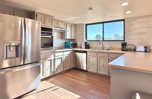 Sierra Vista Casa | Charming 4 bed/2 bath lovely house in central Location w/ much Privacy and Space