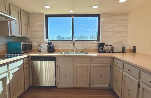 Sierra Vista Casa | Charming 4 bed/2 bath lovely house in central Location w/ much Privacy and Space