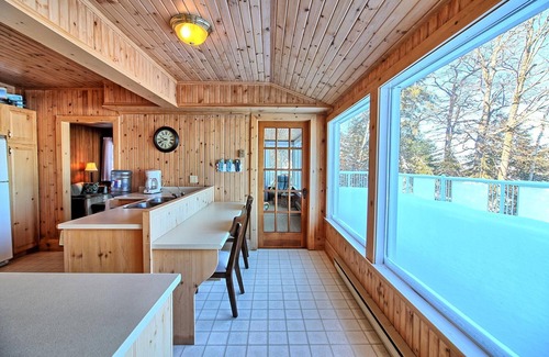 Muskoka Lakes Cabaña | Encantador, 4 habitaciones, 2 baños! Habitación Muskoka! Beaumaris! Vistas increíbles!