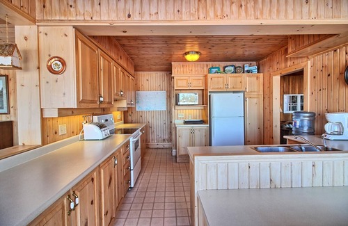 Muskoka Lakes Cabaña | Encantador, 4 habitaciones, 2 baños! Habitación Muskoka! Beaumaris! Vistas increíbles!