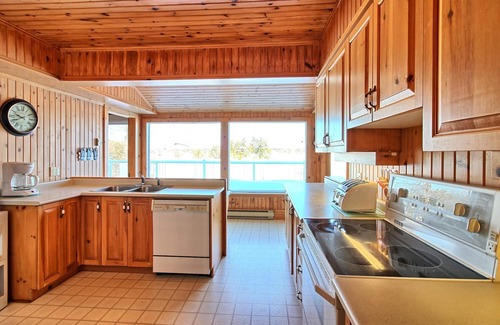 Muskoka Lakes Cabaña | Encantador, 4 habitaciones, 2 baños! Habitación Muskoka! Beaumaris! Vistas increíbles!