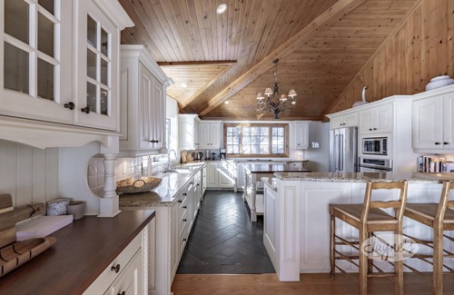 Minett Cabaña | Charming 4 bed 4 bath cottage on Lake Rosseau with Boathouse! SW Exposure!