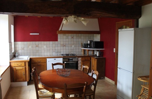 Sarzay Cabaña | Casa rural en Berry con jardín amplio, juegos, bicicletas y cercano a sitios históricos y naturales.