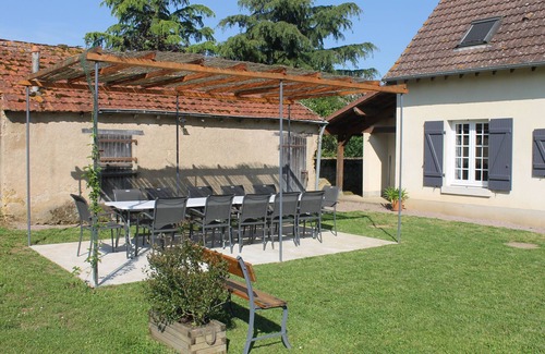 Sarzay Cabaña | Casa rural en Berry con jardín amplio, juegos, bicicletas y cercano a sitios históricos y naturales.