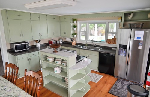 Naples Otro | Charming 4-bed Farmhouse. Minutes to Bristol Mountain, Finger Lakes, Wineries.