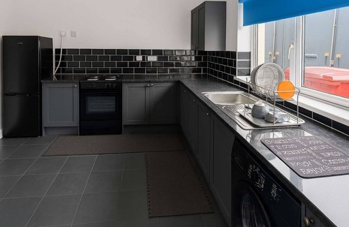 Churchill Apartamento | Charming 4-Bed Retreat in the Heart of Churchill with Parking