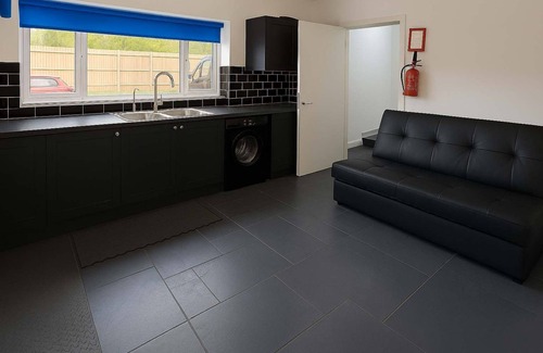 Churchill Apartamento | Charming 4-Bed Retreat in the Heart of Churchill with Parking