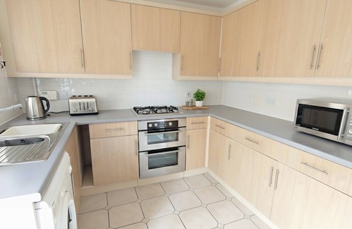 Stoke Gifford Casa | Charming 4-Bedroom Stoke Gifford Retreat for Up to 10 Guests