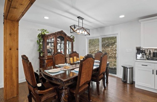 Bowling Green Casa | Charming 4-bedroom house with AC, WiFi in tranquil Bowling Green.