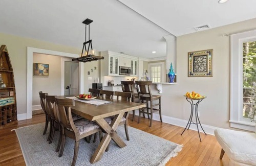Pompton Lakes Casa | Charming 4-bedroom country house 40 minutes from NYC
