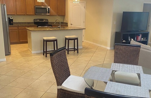 Venetian Falls Casa | Charming 4-bedroom 3- bathrooms house with pool, Wi-Fi in lovely Venice FL.
