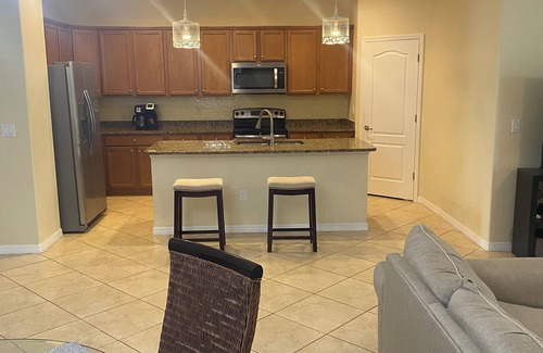 Venetian Falls Casa | Charming 4-bedroom 3- bathrooms house with pool, Wi-Fi in lovely Venice FL.