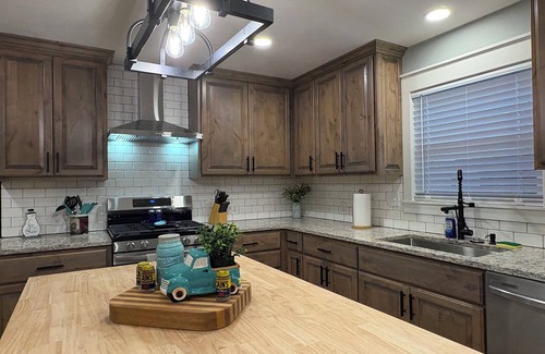 Aurora Casa | Charming 4-bedroom, all new-century old treasure, located near Mercy hospital