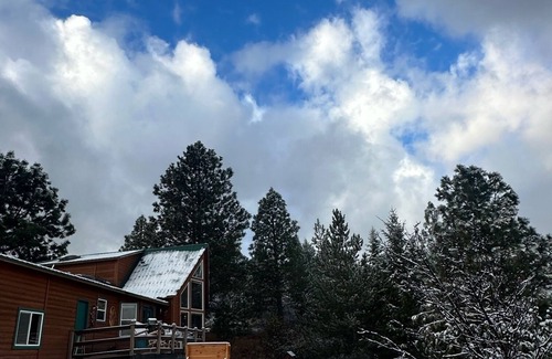 Boise Cama Y Desayuno | Charming 4-bedroom B&B with near 360 Views & WiFi in the Boise Mountains!
