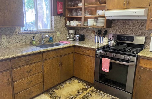 Long Barn Cabina | Charming 4-bedroom cabin with WiFi, AC, 5 miles from Pinecrest Lake/Dodge Ridge