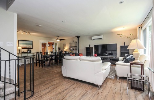 Wasaga Beach Casa | Charming 4-bedroom house with AC, WiFi in brilliant Wasaga Beach