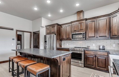 Tribbey Cabina | Charming 4-bedroom cabin with 160 acres