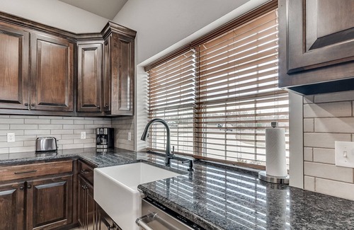 Tribbey Cabina | Charming 4-bedroom cabin with 160 acres
