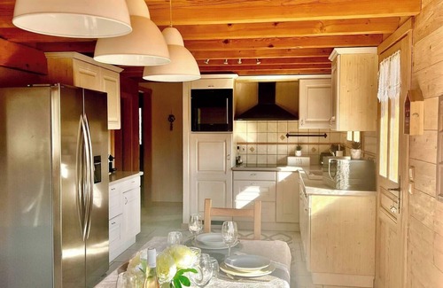 Les Clefs Chalet De Esquí | Charming 4-bedroom chalet in mountain vilage Les Clefs with private Hot Tub