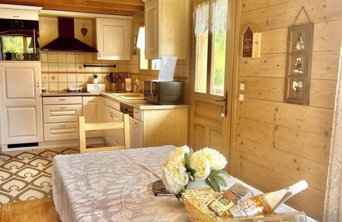 Les Clefs Chalet De Esquí | Charming 4-bedroom chalet in mountain vilage Les Clefs with private Hot Tub