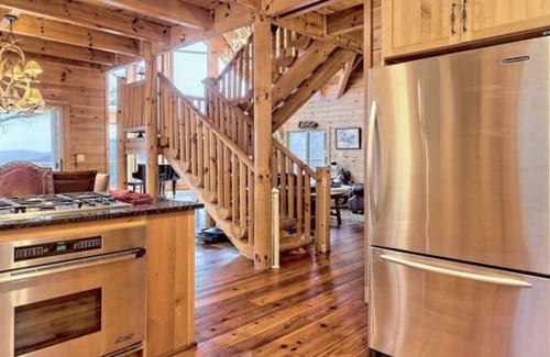 Sky Valley Casa | Charming 4-bedroom chateau with WiFi, fitness room in lovely Dillard.