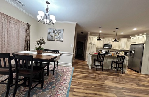 Johnston County Casa | Charming 4-bedroom farm house retreat where luxury meets nature in Smithfield.