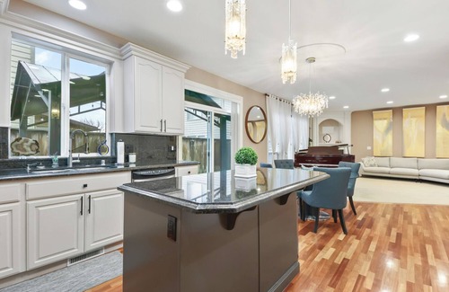 North Image Casa | Charming 4-bedroom family friendly house with WiFi and AC in fabulous Vancouver